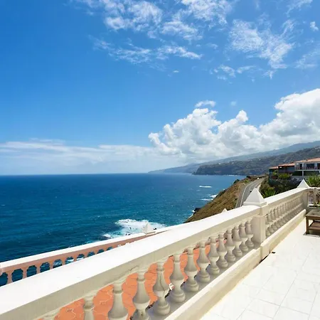 Seaside Terrace Apartment: Puerto De La Cruz Pool Retreat * Puerto de la Cruz (Tenerife)